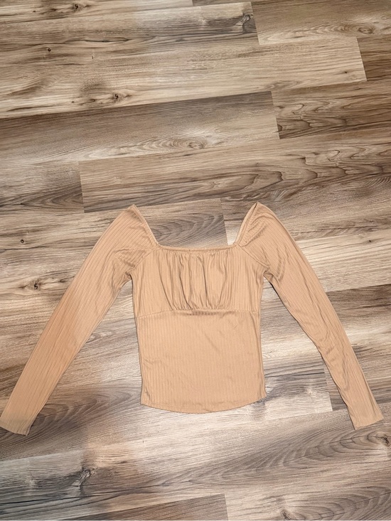 Tops - Women’s Square Neck Long Sleeve Top in Tan